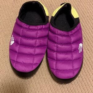 The North Face Nuptse
Traction Mule Womens Size 8
Slippers Shoes Orange
New